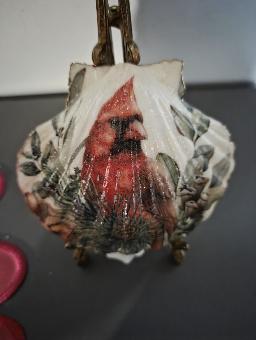 Handcrafted Cardinal Scallop Shell - Picture 1 of 4
